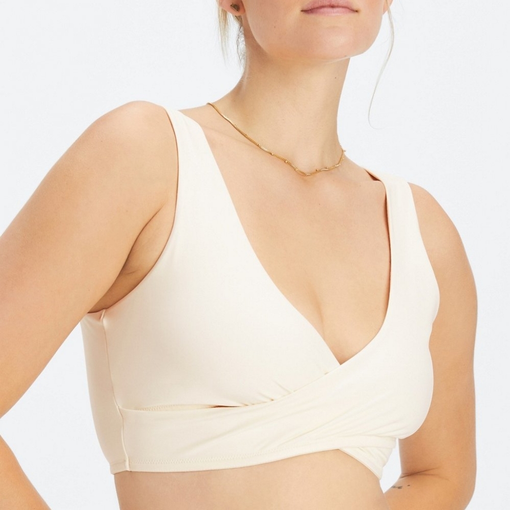 Fabletics leggings (Egret, size M) and sports bra (Egret, size S)